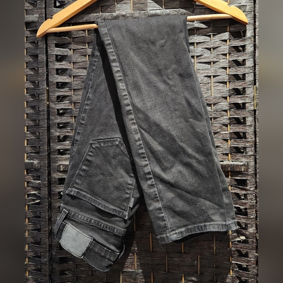 🌟2/40 🌟 Levis jeans - Picture 1 of 7